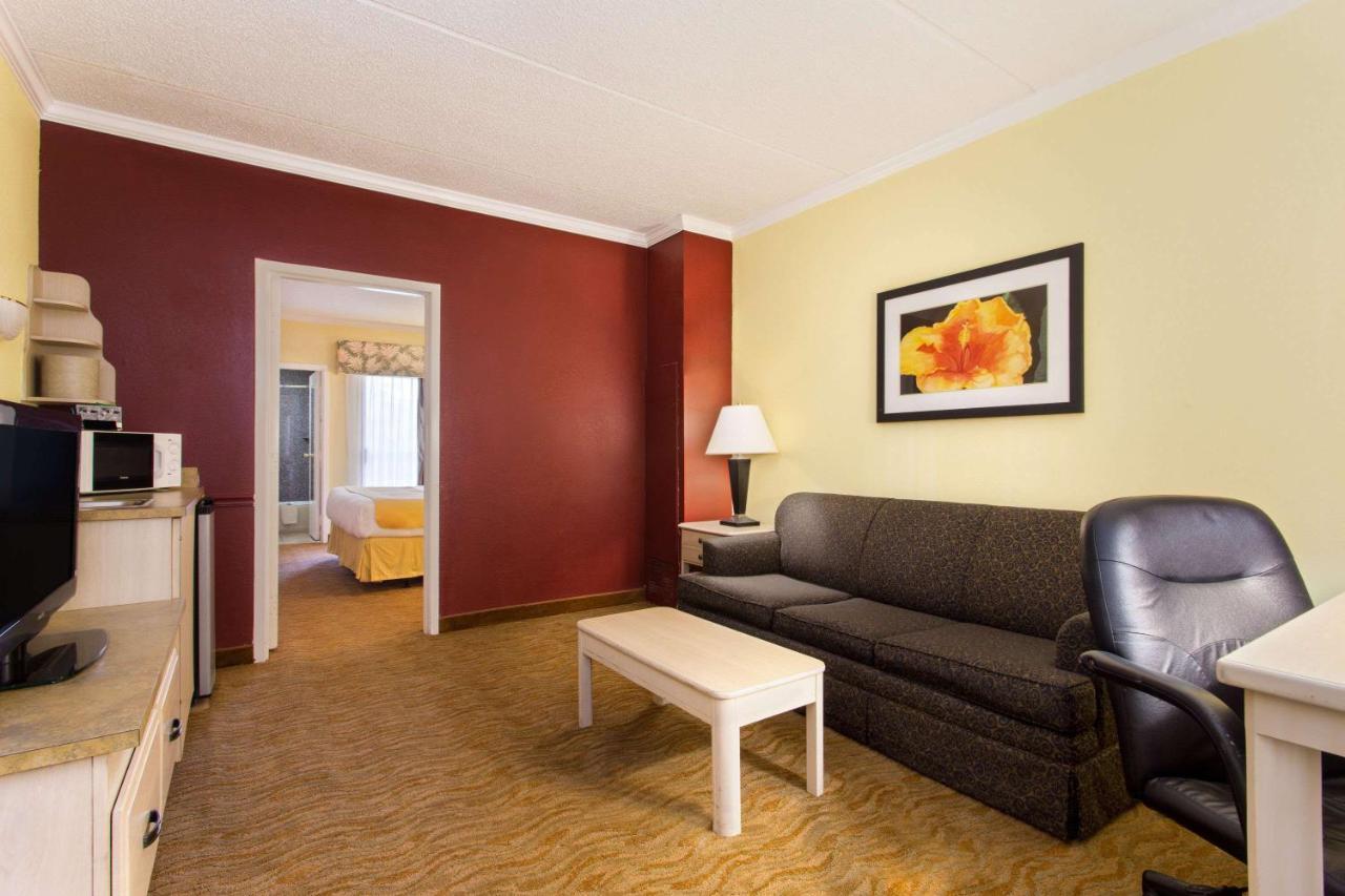 Baymont By Wyndham Tampa Near Busch Gardens Ξενοδοχείο Εξωτερικό φωτογραφία