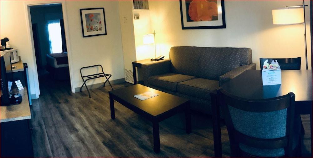 Baymont By Wyndham Tampa Near Busch Gardens Ξενοδοχείο Εξωτερικό φωτογραφία
