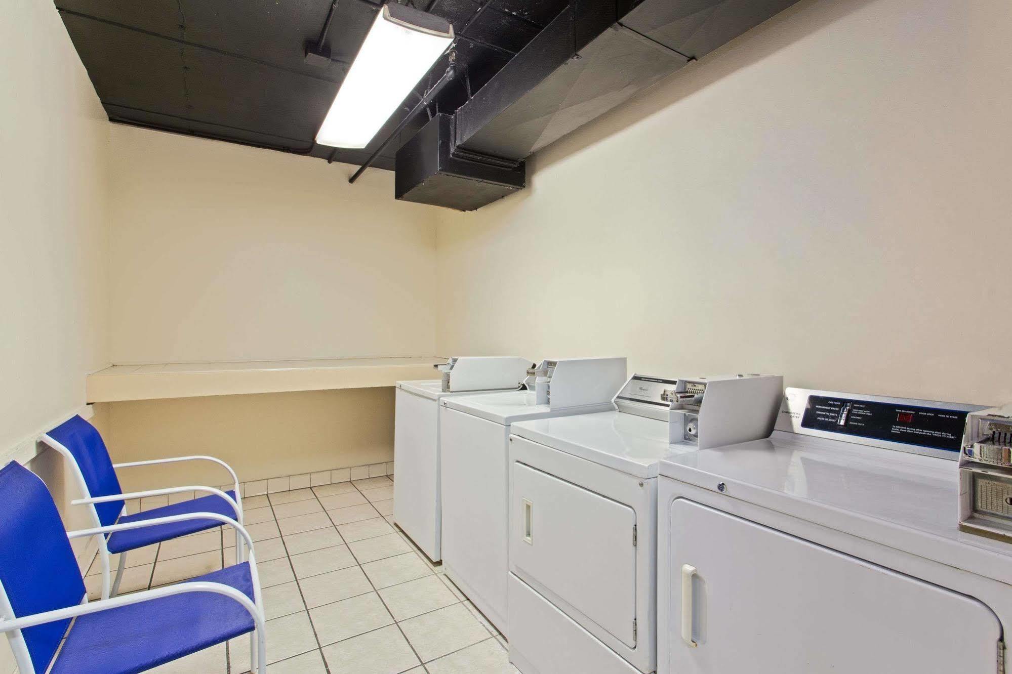 Baymont By Wyndham Tampa Near Busch Gardens Ξενοδοχείο Εξωτερικό φωτογραφία