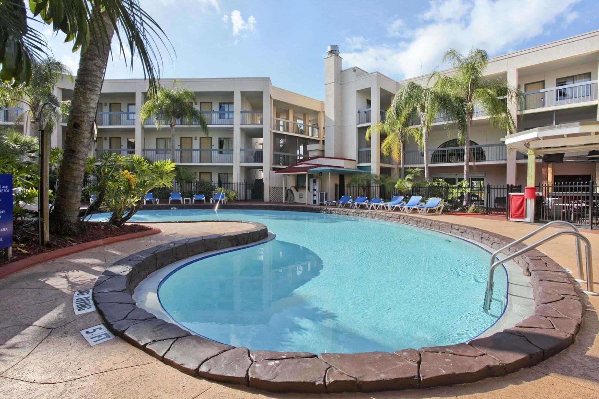 Baymont By Wyndham Tampa Near Busch Gardens Ξενοδοχείο Εξωτερικό φωτογραφία