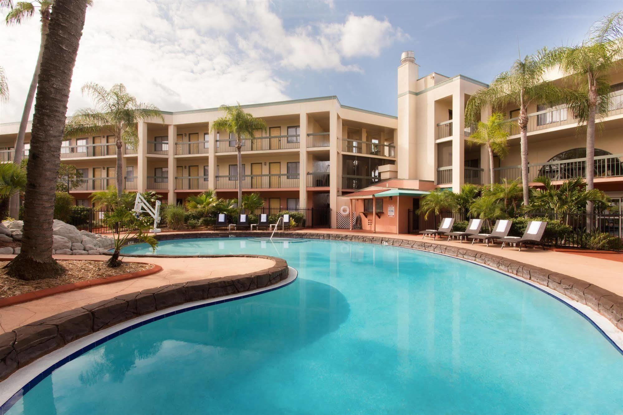 Baymont By Wyndham Tampa Near Busch Gardens Ξενοδοχείο Εξωτερικό φωτογραφία