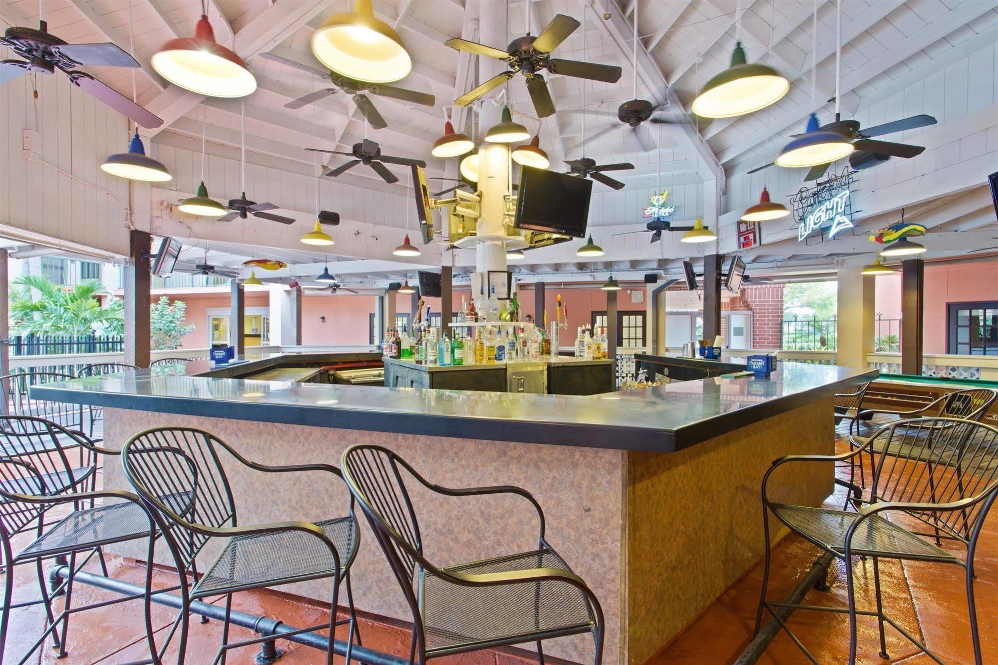 Baymont By Wyndham Tampa Near Busch Gardens Ξενοδοχείο Εξωτερικό φωτογραφία