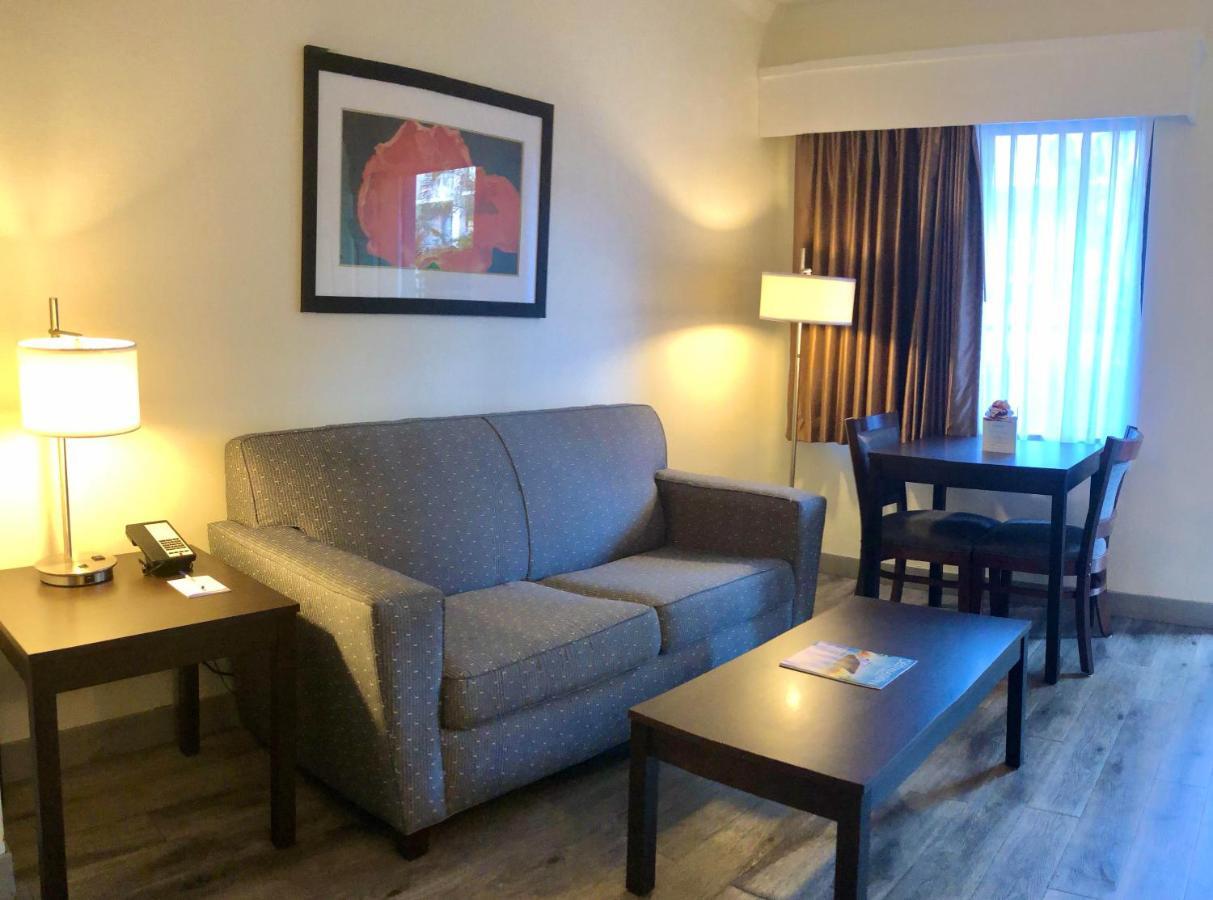 Baymont By Wyndham Tampa Near Busch Gardens Ξενοδοχείο Εξωτερικό φωτογραφία