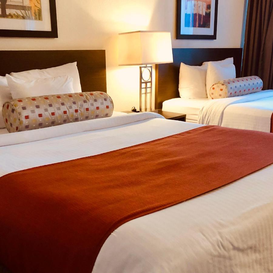 Baymont By Wyndham Tampa Near Busch Gardens Ξενοδοχείο Εξωτερικό φωτογραφία